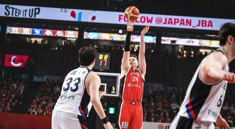 78-72，中国男篮传来喜讯！日本帮大忙，晋级形势豁然开朗