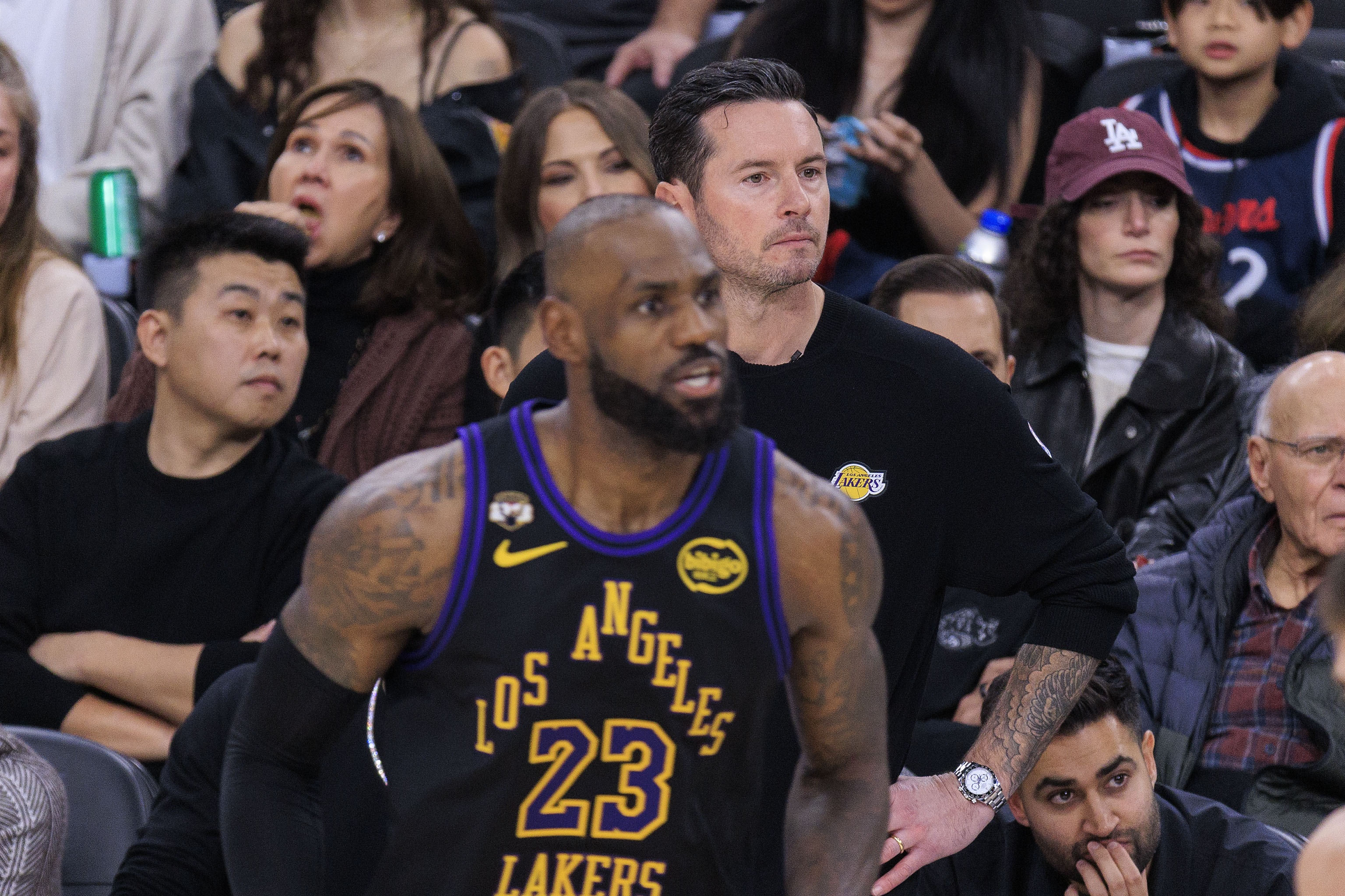 雷迪克：每个人都为赢球做出了贡献 而勒布朗起到了引领作用